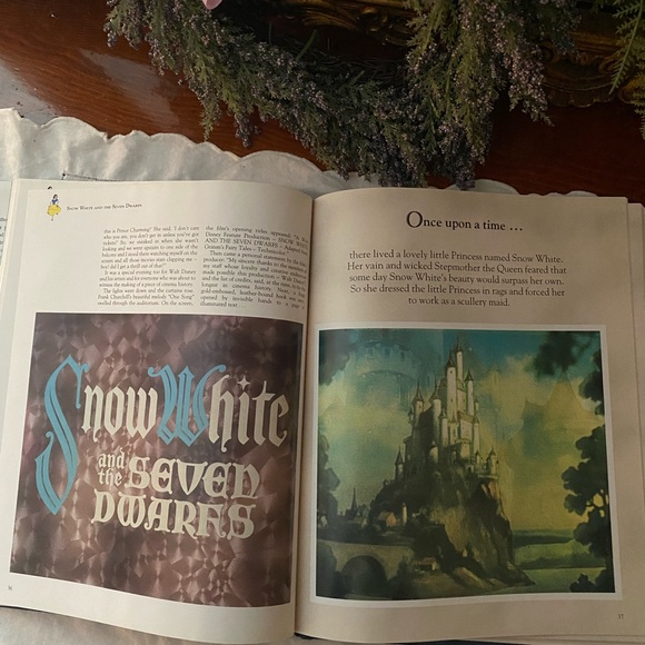 Walt Disney’s Snow White Book - Picture 3 of 8